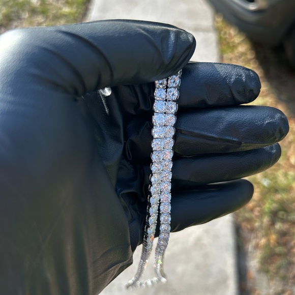 18k white gold moissanite tennis chain - Picture 10 of 10